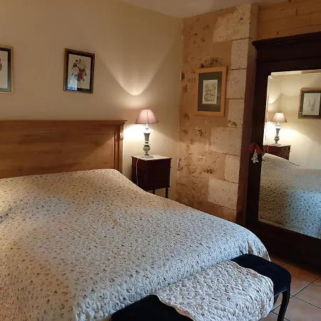 La Queue Rousse - Maison Ancienne Avec Cheminee Et Jardin Cloture - Fr-1-653-132 Montembœuf