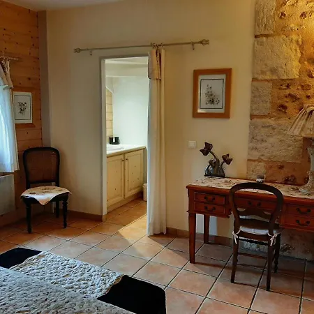 La Queue Rousse - Maison Ancienne Avec Cheminee Et Jardin Cloture - Fr-1-653-132 Montembœuf