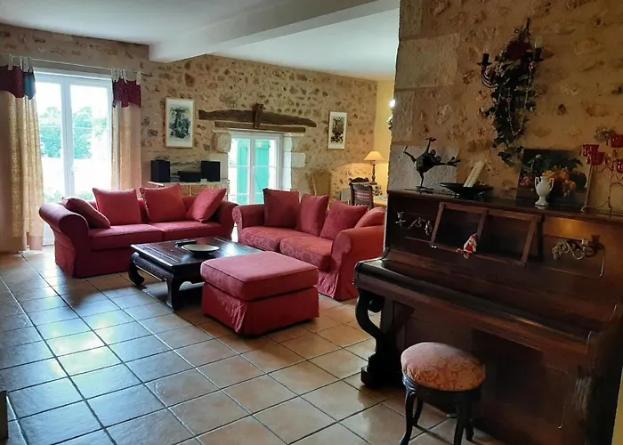 度假居 La Queue Rousse - Maison Ancienne Avec Cheminee Et Jardin Cloture - Fr-1-653-132 Montembœuf