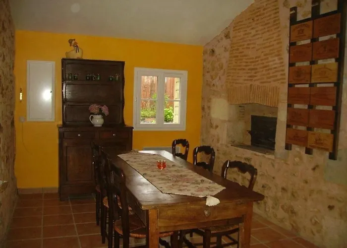 度假居 La Queue Rousse - Maison Ancienne Avec Cheminee Et Jardin Cloture - Fr-1-653-132 Montembœuf