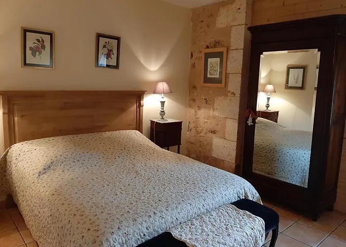 La Queue Rousse - Maison Ancienne Avec Cheminee Et Jardin Cloture - Fr-1-653-132 Montembœuf