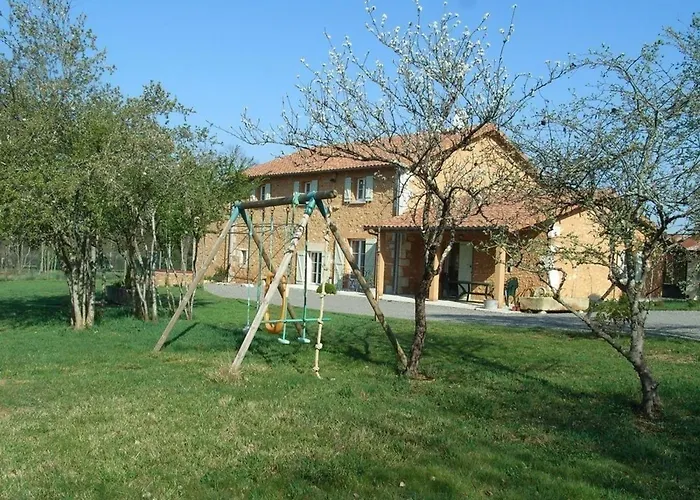 La Queue Rousse - Maison Ancienne Avec Cheminee Et Jardin Cloture - Fr-1-653-132 Montembœuf